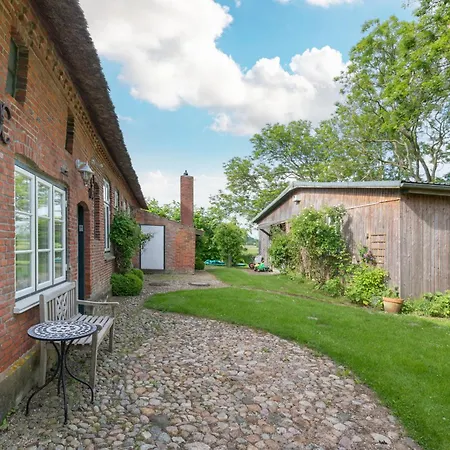 Unter Reet Apartment